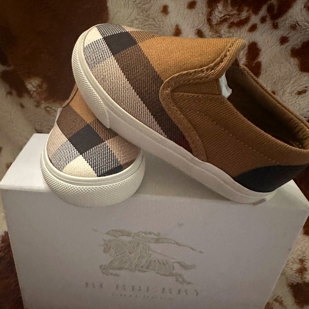 Burberry boys loafers